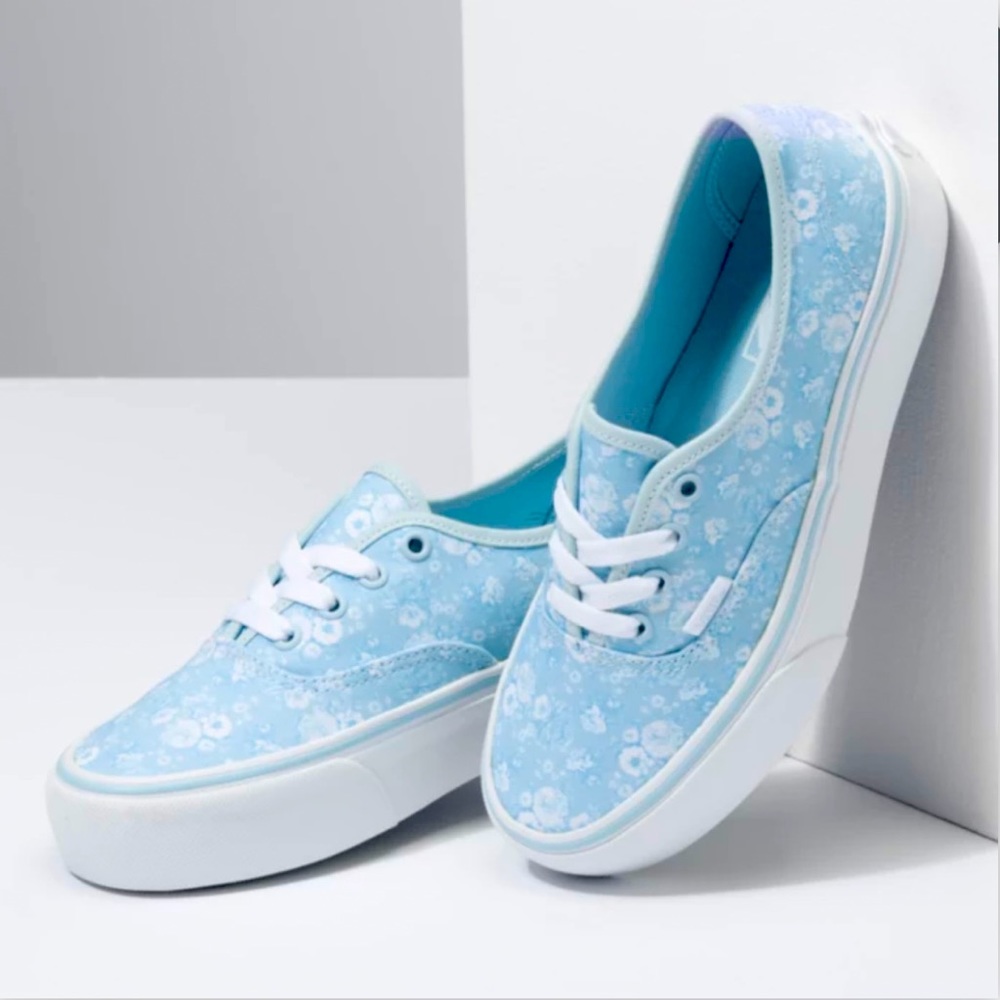Vans Platform 2.0, woman’s 9.5, light blue floral